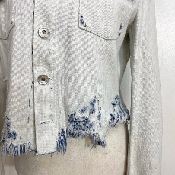 THEYSKENS' THEORY JENJA LIGHT WASH DISTRESSED CROPPED DENIM JACKET - 6 - Picture 5 of 10